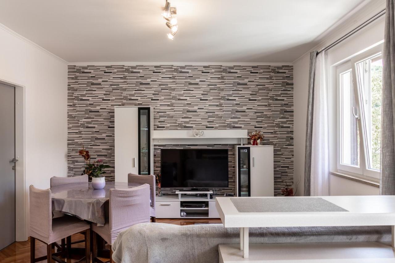 Apartman Danijela Zagorje Exteriör bild